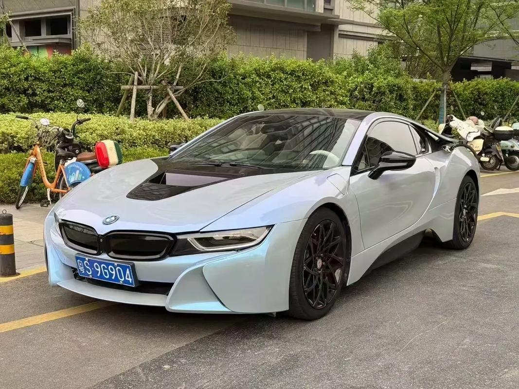 【宝马新款跑车i8,宝马i8跑车价格多少钱一辆】