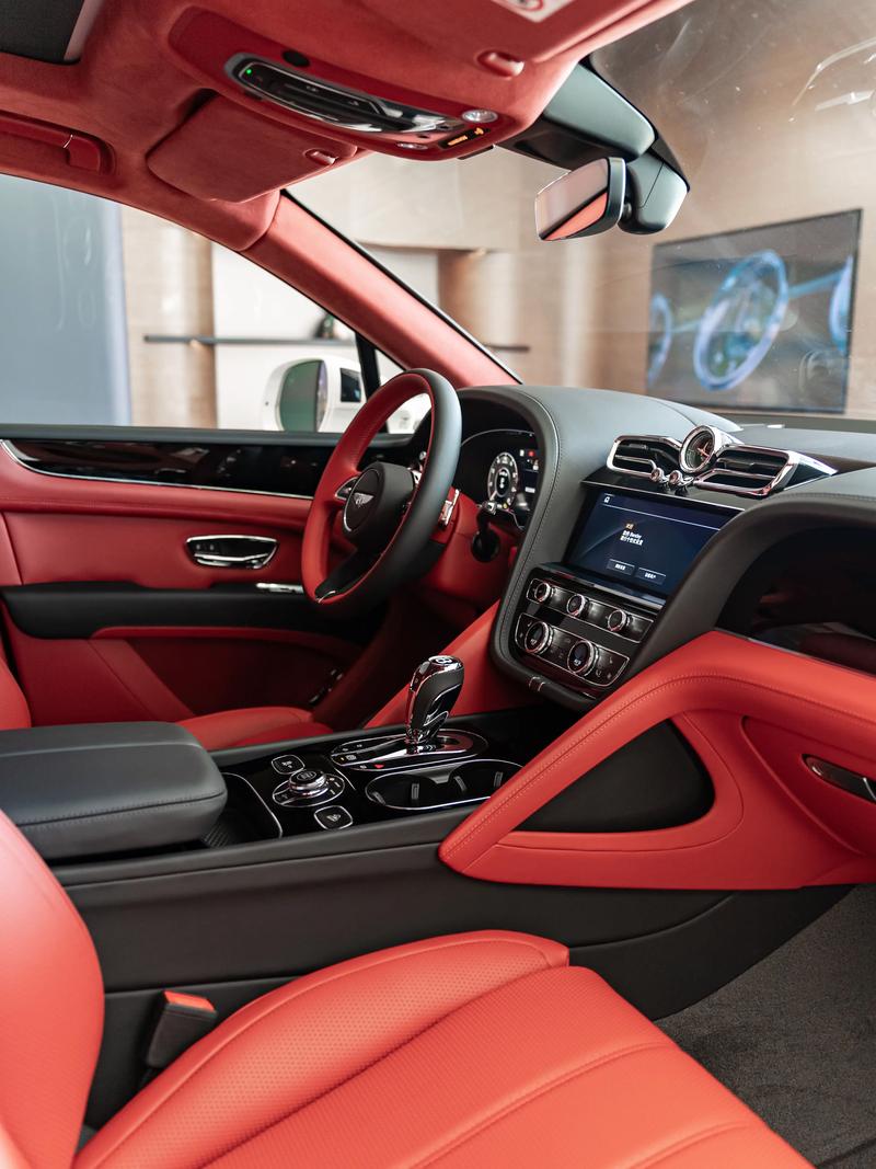 宾利添越2023款价格及图片,宾利添越报价及图片